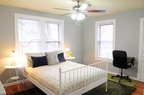 2 bedrooms, desk, iron/ironing board, free WiFi
