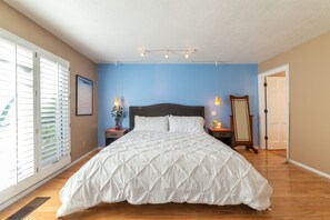 4 habitaciones, tabla de planchar con plancha, wifi y ropa de cama 