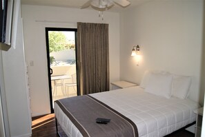 1 habitación, tabla de planchar con plancha, internet y ropa de cama 