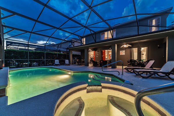 A heated pool - Luxury  Home - 5 Minutes From Disney - Star Wars Theatre! (Kissimmee)