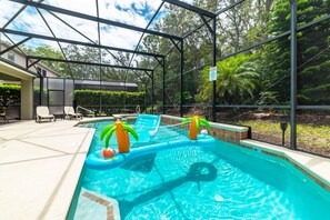 A heated pool - Luxury  Home - 5 Minutes From Disney - Star Wars Theatre! (Kissimmee)