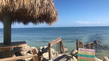 Beach nearby, sun-loungers, beach towels