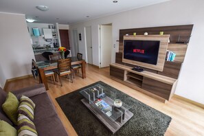 Smart-tv, dvd-spelare, bordsfotboll och böcker
