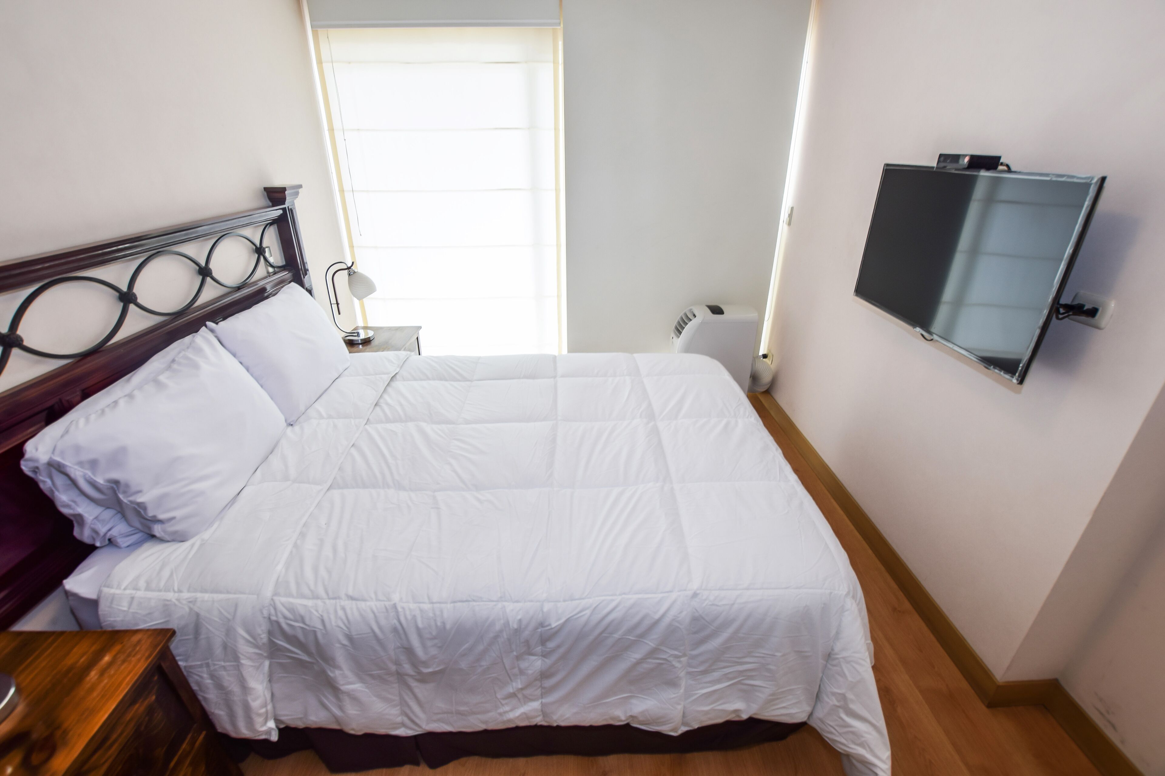 1 habitación, caja de seguridad en la habitación y escritorio 