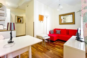 TV, DVD-spiller og stereoanlegg