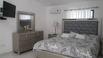1 slaapkamer, een strijkplank/strijkijzer, gratis wifi, beddengoed