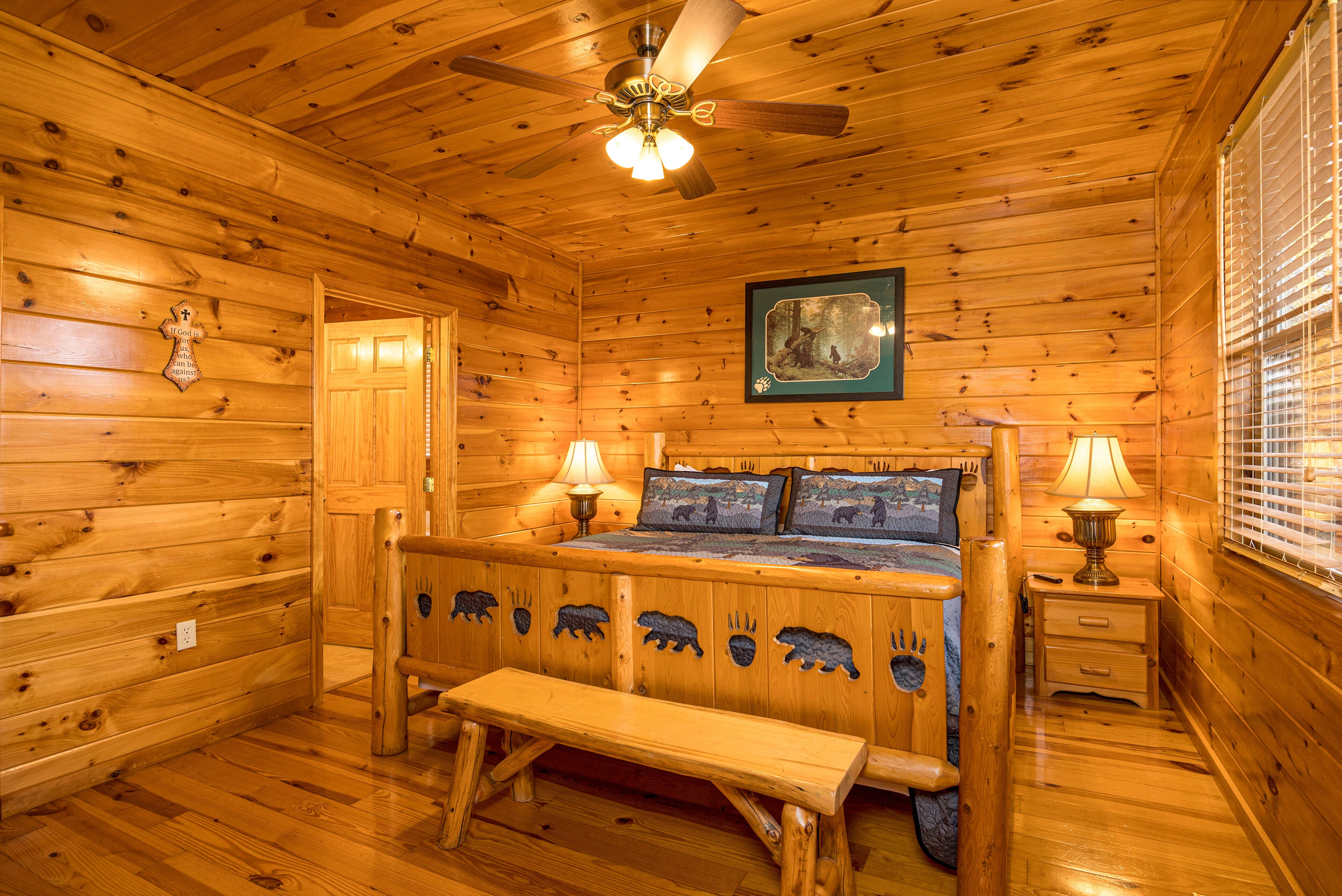 5 dormitoris, escriptori i planxa i posts de planxar 