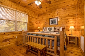 5 bedrooms, desk, iron/ironing board, travel crib