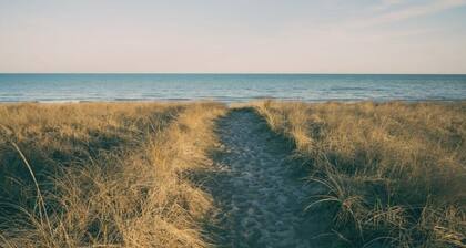 Walk to Village, Bike to Ocean, Relax in Solar Heated Pool