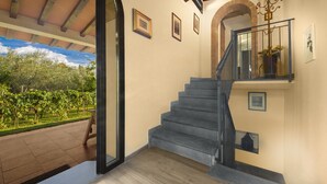 A staircase with a view of a vineyard outside. - Villa in Toscana - Reggello con Piscina, Wi-Fi, Giardini.  (Reggello)