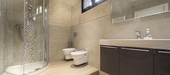 Villa in Toscana - Reggello con Piscina, Wi-Fi, Giardini.