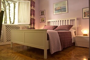4 bedrooms, in-room safe, desk, iron/ironing board