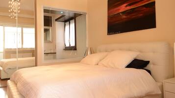 4 bedrooms, in-room safe, desk, iron/ironing board