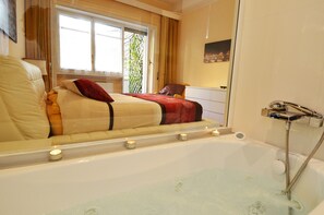 4 slaapkamers, een kluis op de kamer, een bureau