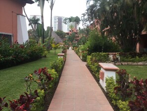 Property grounds - Rare, 1 Bedroom Condo in the Marina, Pool, Marina Boardwalk and Golf Course (Puerto vallarta)