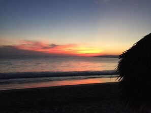 Beach nearby, sun loungers, beach towels