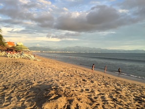 Beach nearby, sun loungers, beach towels