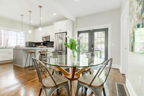 Dining - Bates West House Kansas City (Kansas City)