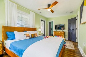 4 bedrooms, desk, iron/ironing board, travel cot