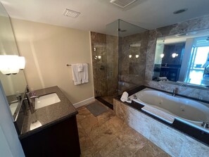 Badewanne, Whirlpool, Haartrockner, Bidet