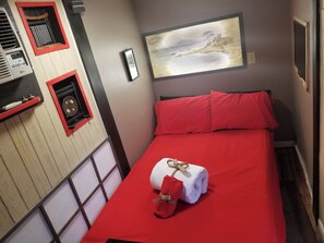 5 bedrooms, desk, iron/ironing board, WiFi