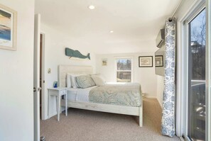 2 bedrooms, desk, iron/ironing board, WiFi