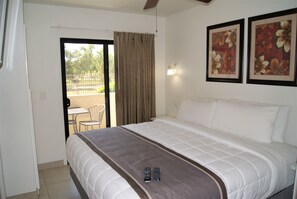 1 bedroom, iron/ironing board, Internet, bed sheets - 117 Upscale Greenbelt Oasis | Heated Pool, Premium Cable, Private Patios (Scottsdale)