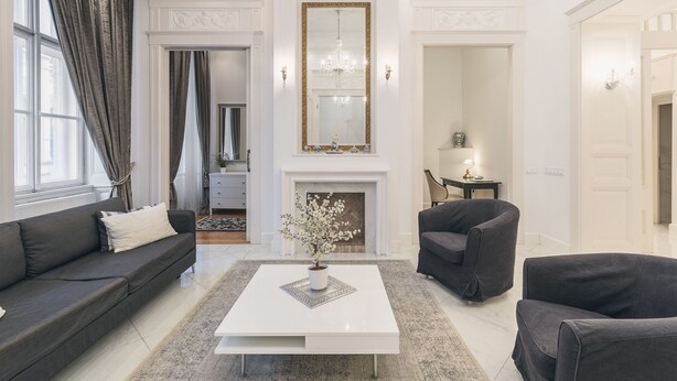 Smart TV, fireplace, stereo, offices