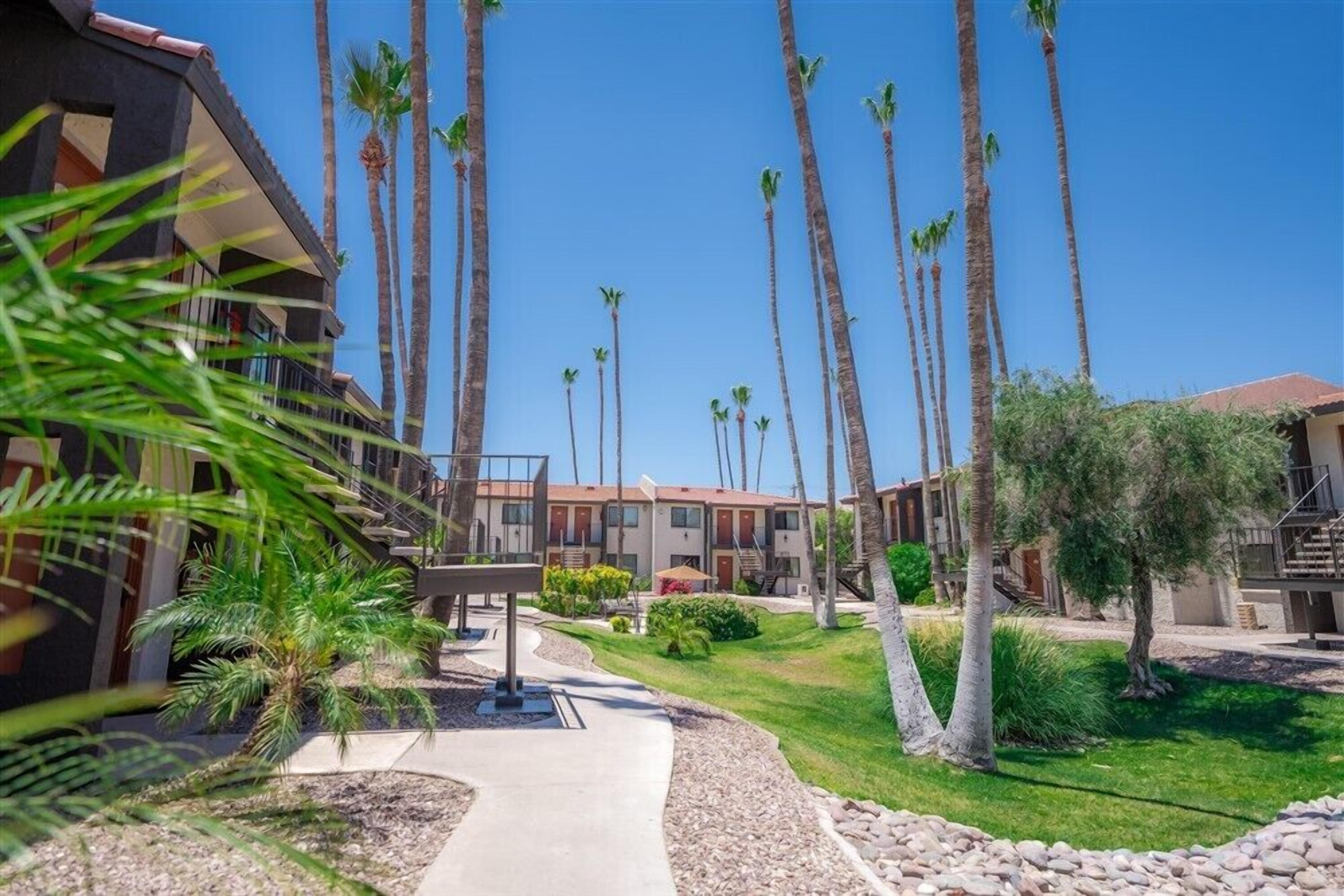 133 Fully Furnished, amenities galore!