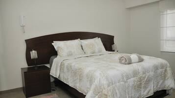 1 bedroom, in-room safe, desk, soundproofing