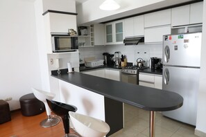 Fridge, microwave, oven, stovetop - Miraflores Apartments  Sisley (Miraflores)