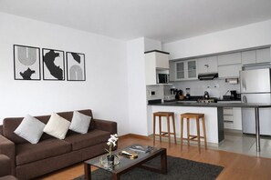 Smart TV, books, stereo