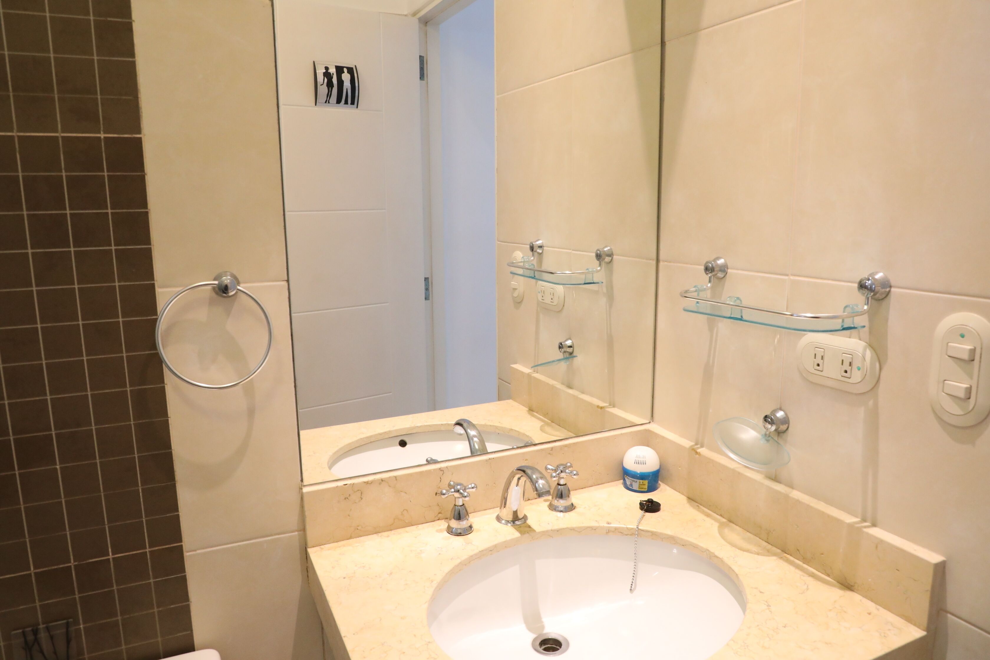 Combined shower/tub, hair dryer, towels, soap