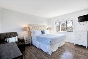 4 habitaciones, escritorio, tabla de planchar con plancha y wifi 