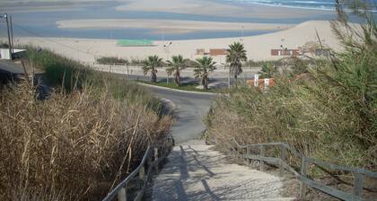 Ylellinen huvila yksityisellä uima-altaalla ja merinäköalalla