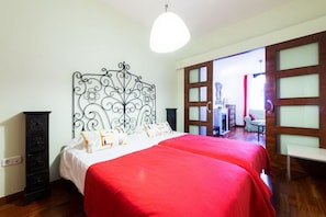 1 slaapkamer, een strijkplank/strijkijzer, gratis wifi, beddengoed