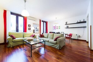 Fernseher, DVD-Player, Stereoanlage