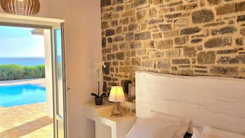 2 bedrooms, iron/ironing board, WiFi (free), bed sheets