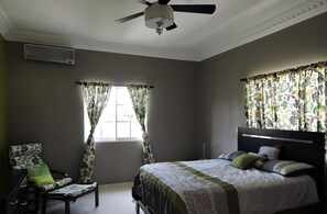 4 chambres, fer et planche à repasser, Wi-Fi, draps fournis