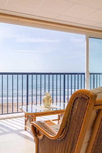 ApartUP Acapulco Beachfront Views