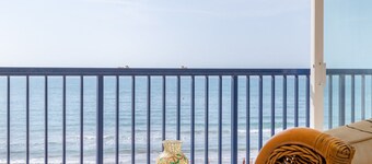 ApartUP Acapulco Beachfront Views