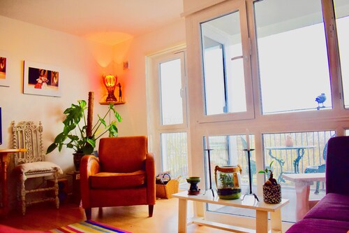 Lovely 1BD APT with Sea Views from Balcony