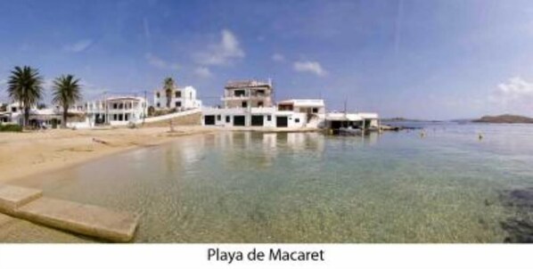 Una playa cerca