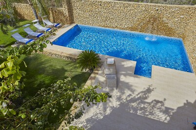 Villa with splendid pool near the beaches, 4 bedrooms