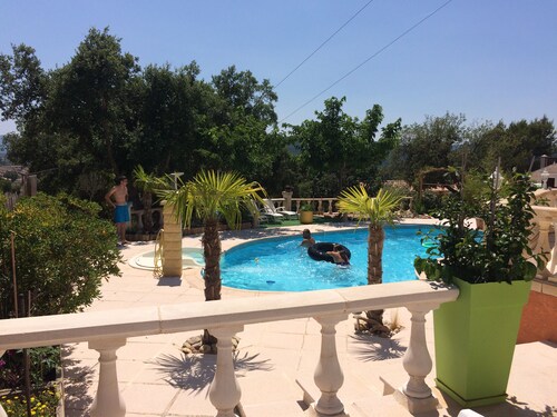 Panoramablick **** / RUHIG / GROßER PRIVATPOOL / GESCHLOSSENER GARTEN / MEER 30 KM