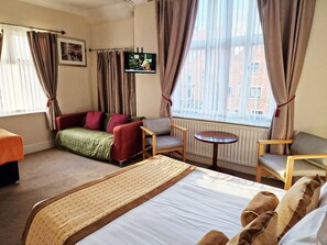 3 Schlafzimmer, Schreibtisch, Bügeleisen/Bügelbrett, kostenloses WLAN