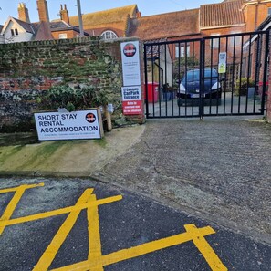 Property grounds - Tradesmen/contact workers Inn (Norfolk)