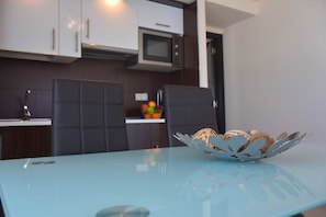 Fridge, microwave, stovetop, coffee/tea maker