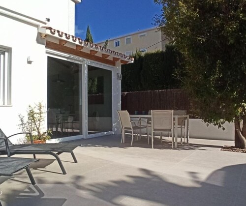 Maravilloso apartamento a 50m de la playa. 4 pers. Wifi. A/A.