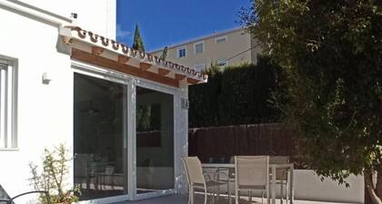 Maravilloso apartamento a 50m de la playa. 4 pers. Wifi. A/A.